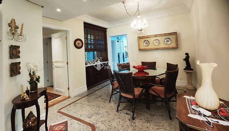 Luxuoso e amplo apartamento de 336m² com 4 Suítes | Semimobiliado | 4: 10ª foto da galeria de imagens do imóvel