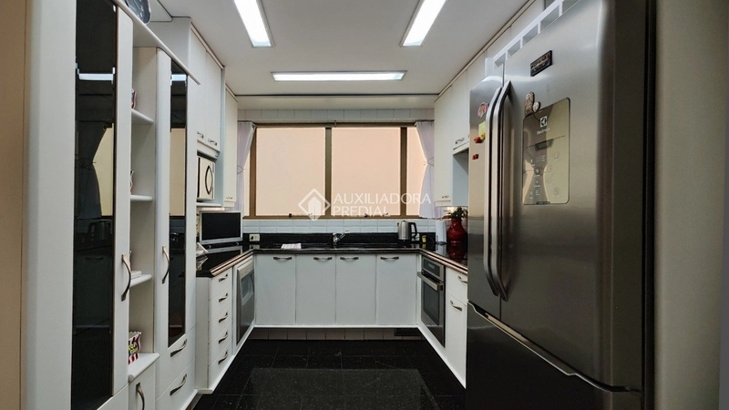 Luxuoso e amplo apartamento de 336m² com 4 Suítes | Semimobiliado | 4: 15ª foto da galeria de imagens do imóvel