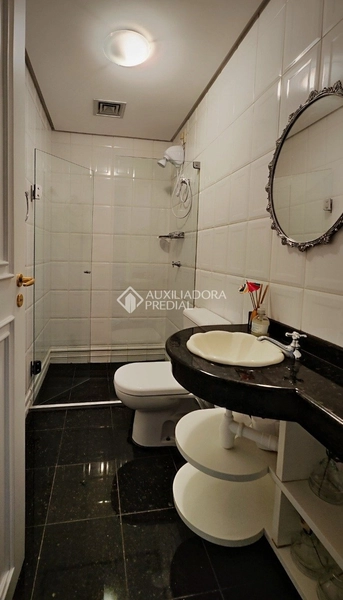 Luxuoso e amplo apartamento de 336m² com 4 Suítes | Semimobiliado | 4: 30ª foto da galeria de imagens do imóvel