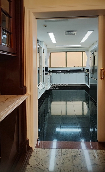 Luxuoso e amplo apartamento de 336m² com 4 Suítes | Semimobiliado | 4: 13ª foto da galeria de imagens do imóvel