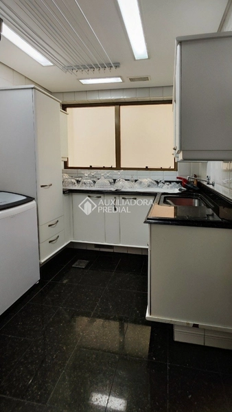 Luxuoso e amplo apartamento de 336m² com 4 Suítes | Semimobiliado | 4: 16ª foto da galeria de imagens do imóvel