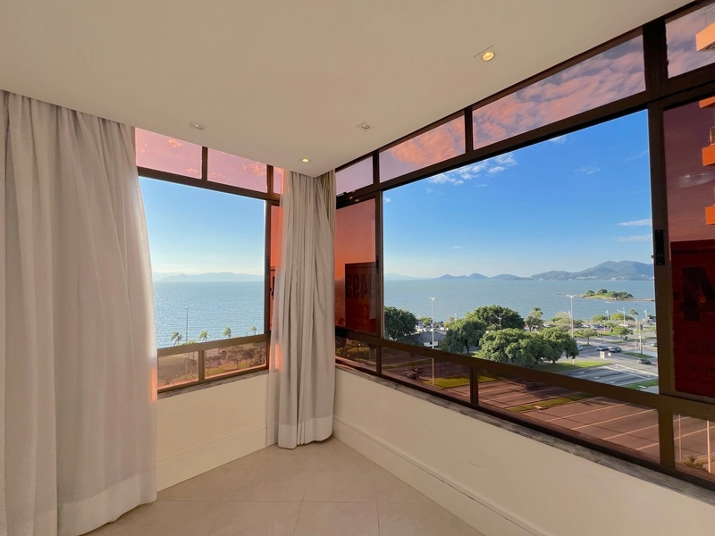 Apartamento espetacular com Vista para o Mar na Beira Mar Norte: 1ª foto da galeria de imagens do imóvel