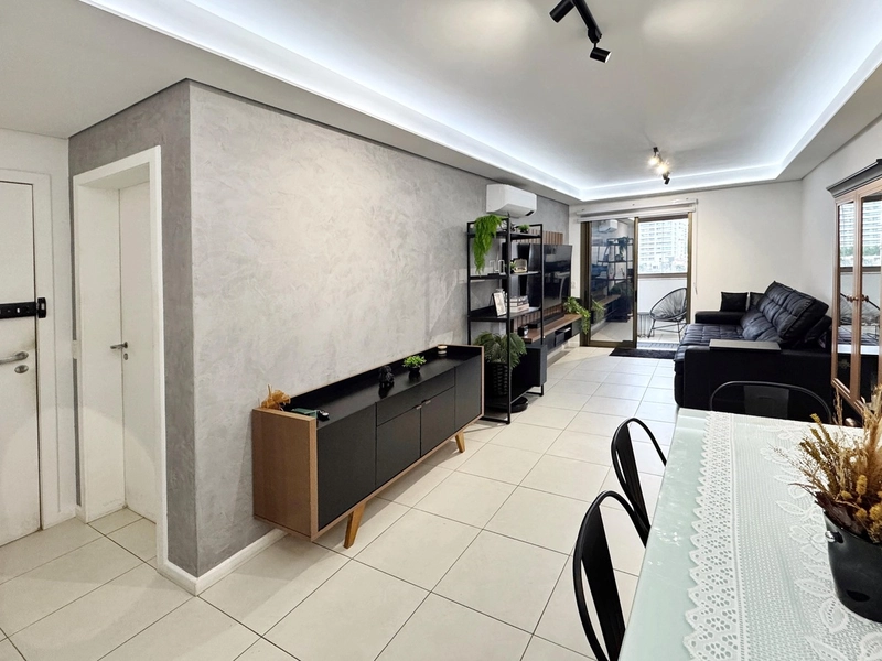 Apartamento à Venda próximo a Beira Mar - 02 quartos (1 suíte): 1ª foto da galeria de imagens do imóvel