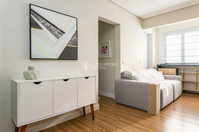 Apartamento reformado com 2 dormitórios e 1 vaga coberta - Agronômica: 3ª foto da galeria de imagens do imóvel