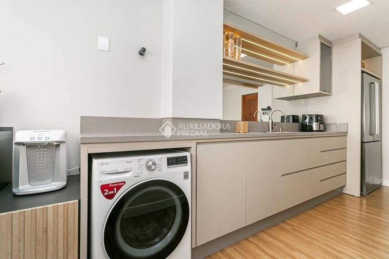 Apartamento reformado com 2 dormitórios e 1 vaga coberta - Agronômica: 5ª foto da galeria de imagens do imóvel