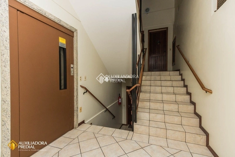 Apartamento reformado com 2 dormitórios e 1 vaga coberta - Agronômica: 16ª foto da galeria de imagens do imóvel