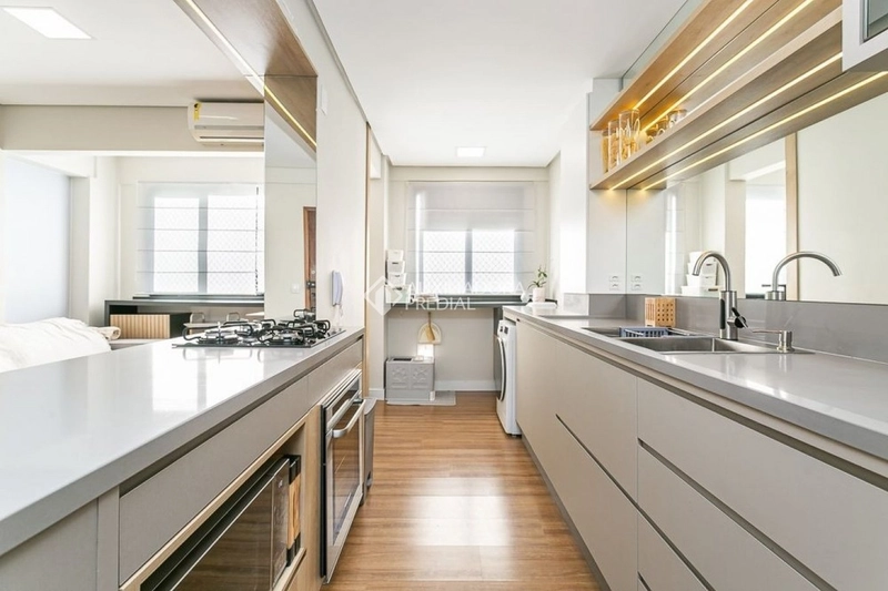 Apartamento reformado com 2 dormitórios e 1 vaga coberta - Agronômica: 4ª foto da galeria de imagens do imóvel