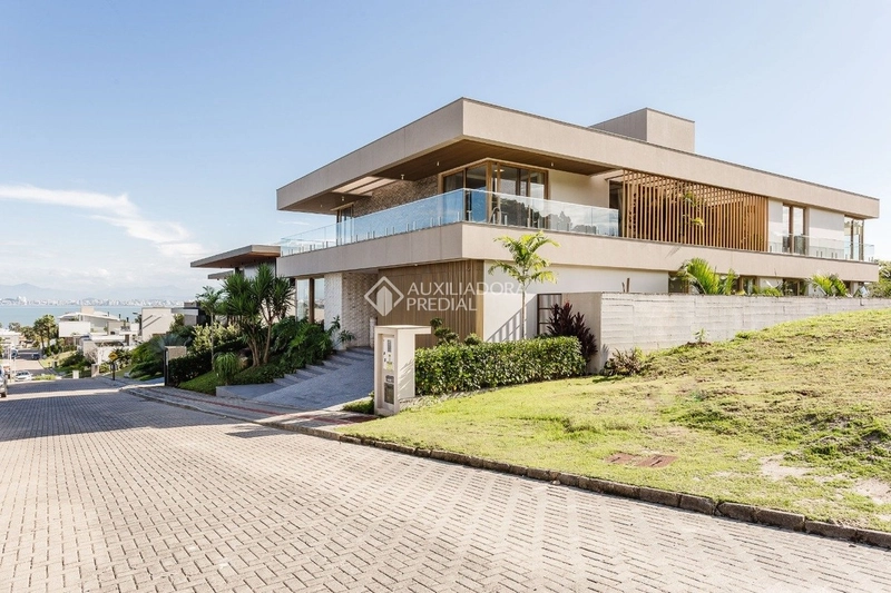 Casa deslumbrante à beira-mar em condomínio exclusivo noCacupé.: 1ª foto da galeria de imagens do imóvel