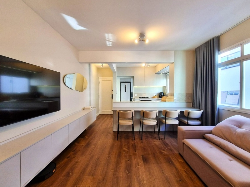 Apartamento Mobiliado no Centro de Florianópolis com 2 Dormitórios: 1ª foto da galeria de imagens do imóvel