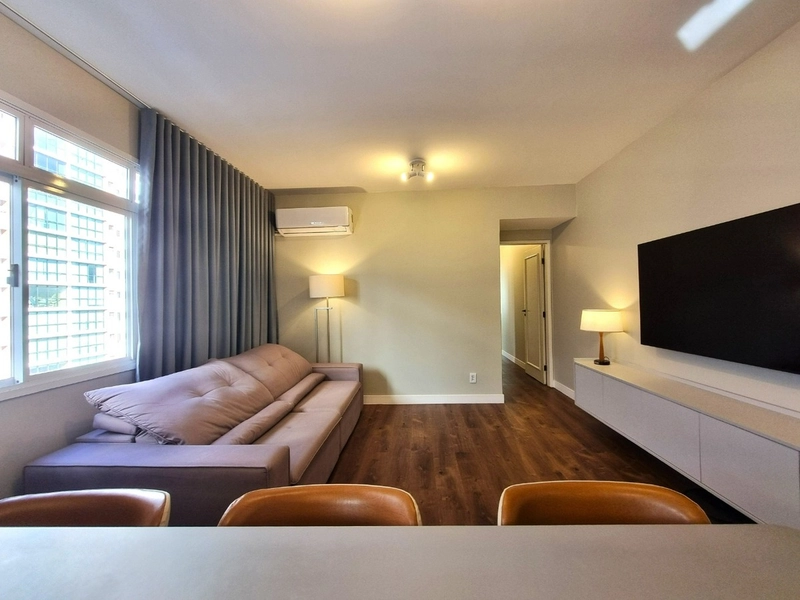 Apartamento Mobiliado no Centro de Florianópolis com 2 Dormitórios: 2ª foto da galeria de imagens do imóvel