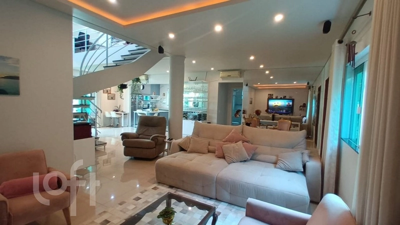 Casa à venda em Trindade com 315 m², 3 quartos, 2 suítes, 4 vagas: 2ª foto da galeria de imagens do imóvel