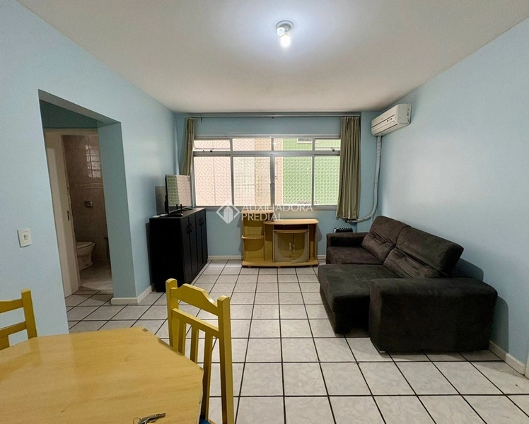 Apartamento de 1 dormitório semi-mobiliado no centro de Florianópolis: 3ª foto da galeria de imagens do imóvel