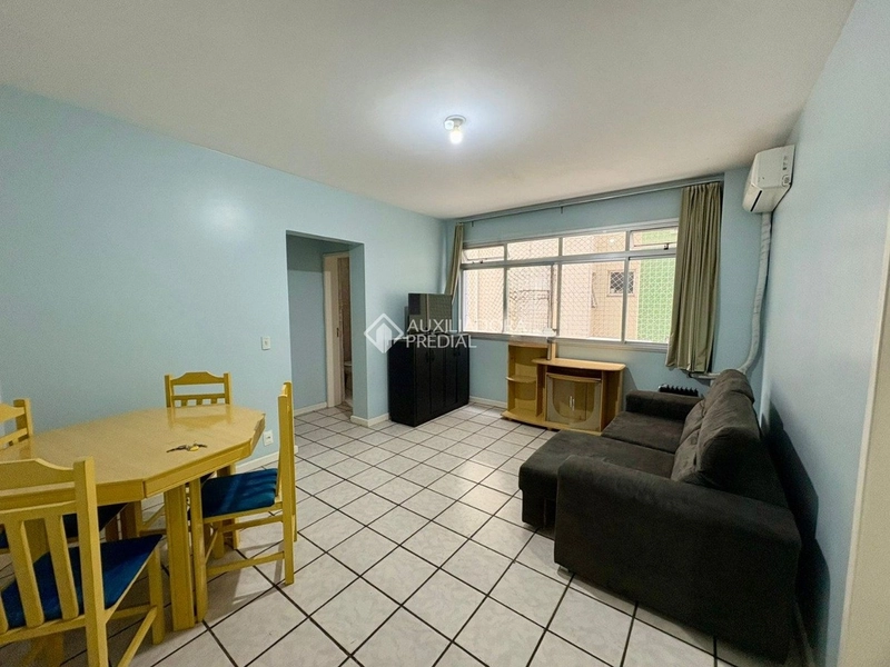 Apartamento de 1 dormitório semi-mobiliado no centro de Florianópolis: 1ª foto da galeria de imagens do imóvel