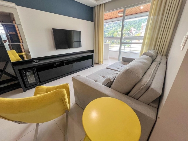 Apartamento mobiliado de 84 m² com 2 dormitórios e ampla sacada.: 2ª foto da galeria de imagens do imóvel