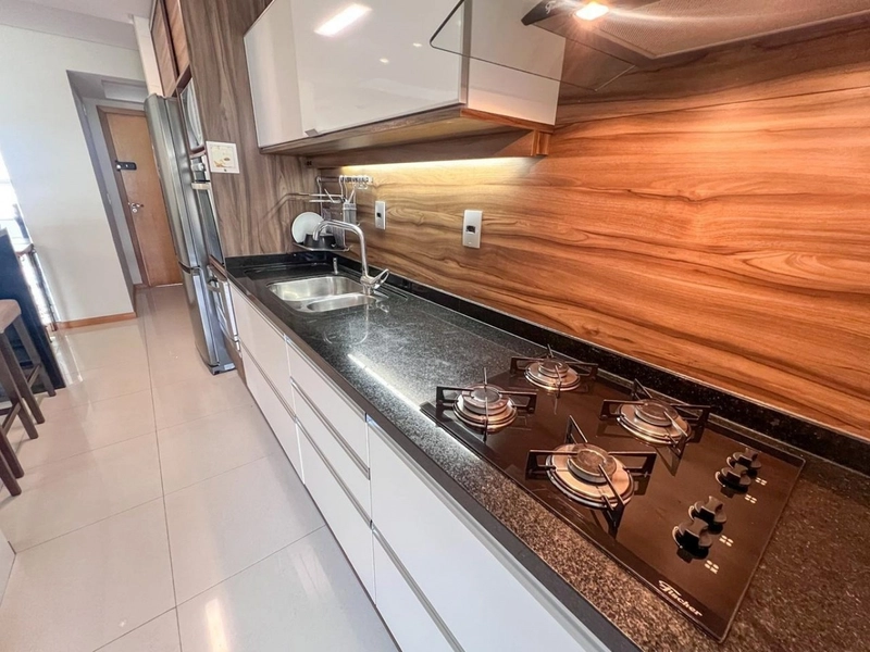 Apartamento mobiliado de 84 m² com 2 dormitórios e ampla sacada.: 8ª foto da galeria de imagens do imóvel