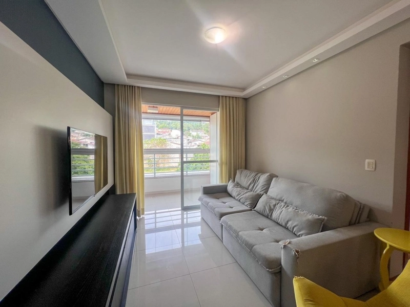 Apartamento mobiliado de 84 m² com 2 dormitórios e ampla sacada.: 3ª foto da galeria de imagens do imóvel