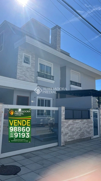 Casa Nova à Venda em Jurerê - A poucos passos da área comercial!: 3ª foto da galeria de imagens do imóvel