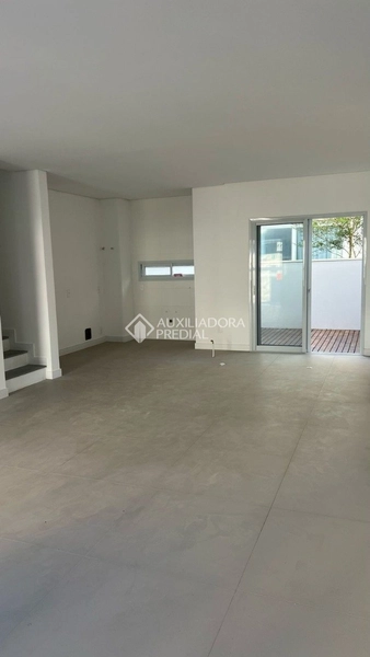 Casa Nova à Venda em Jurerê - A poucos passos da área comercial!: 1ª foto da galeria de imagens do imóvel