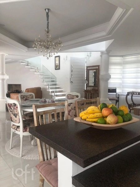 Casa à venda em Centro com 300 m², 4 quartos, 4 suítes, 5 vagas: 1ª foto da galeria de imagens do imóvel