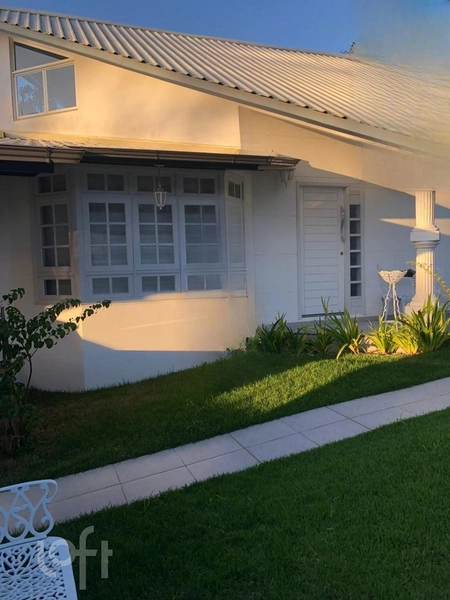 Casa à venda em Centro com 300 m², 4 quartos, 4 suítes, 5 vagas: 2ª foto da galeria de imagens do imóvel