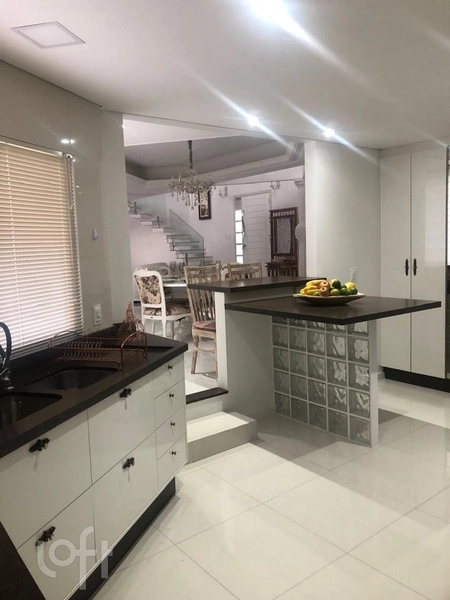 Casa à venda em Centro com 300 m², 4 quartos, 4 suítes, 5 vagas: 15ª foto da galeria de imagens do imóvel