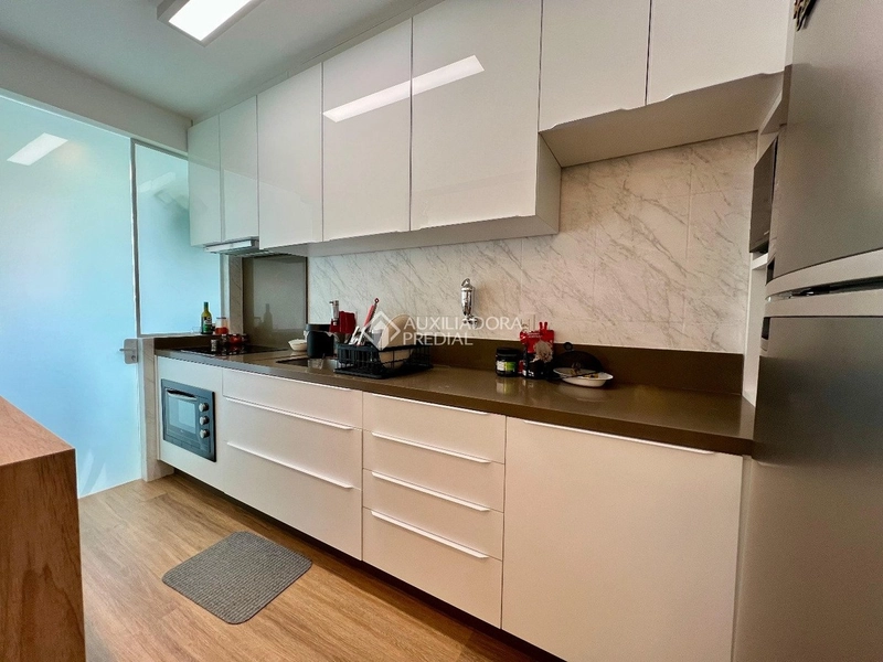Lindo Apartamento Reformado, 2 Dormitórios (1 Suíte) e Vista Livre: 5ª foto da galeria de imagens do imóvel
