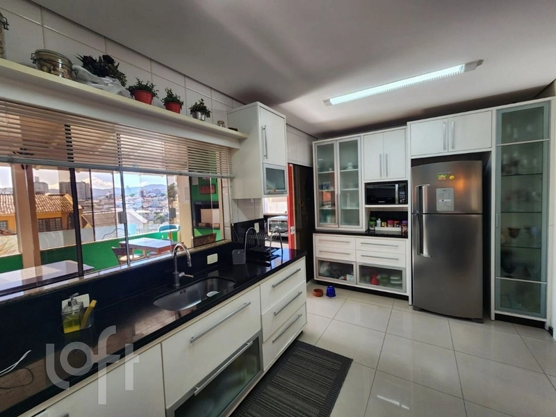Casa 4 dorms, com piscina na Agronômica: 10ª foto da galeria de imagens do imóvel