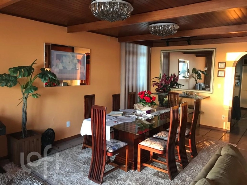 Casa à venda em Centro com 410 m², 4 quartos, 2 suítes, 1 vaga: 12ª foto da galeria de imagens do imóvel