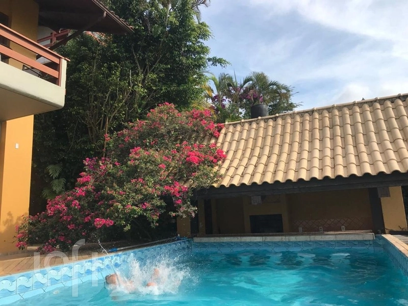 Casa à venda em Centro com 410 m², 4 quartos, 2 suítes, 1 vaga: 6ª foto da galeria de imagens do imóvel