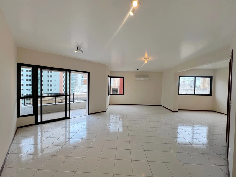 no Apartamento ä venda Centro de Florianópolis - 4 quartos - 170 m²: 1ª foto da galeria de imagens do imóvel