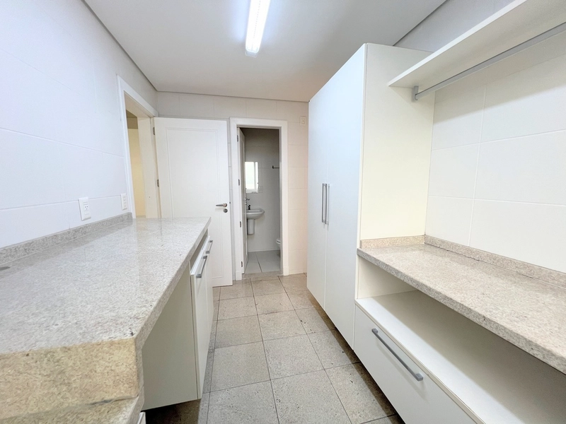 Apartamento de Alto Padrão com Vista para a Beira-Mar Norte - 4 Suítes: 16ª foto da galeria de imagens do imóvel