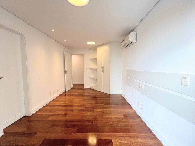 Apartamento de Alto Padrão com Vista para a Beira-Mar Norte - 4 Suítes: 27ª foto da galeria de imagens do imóvel
