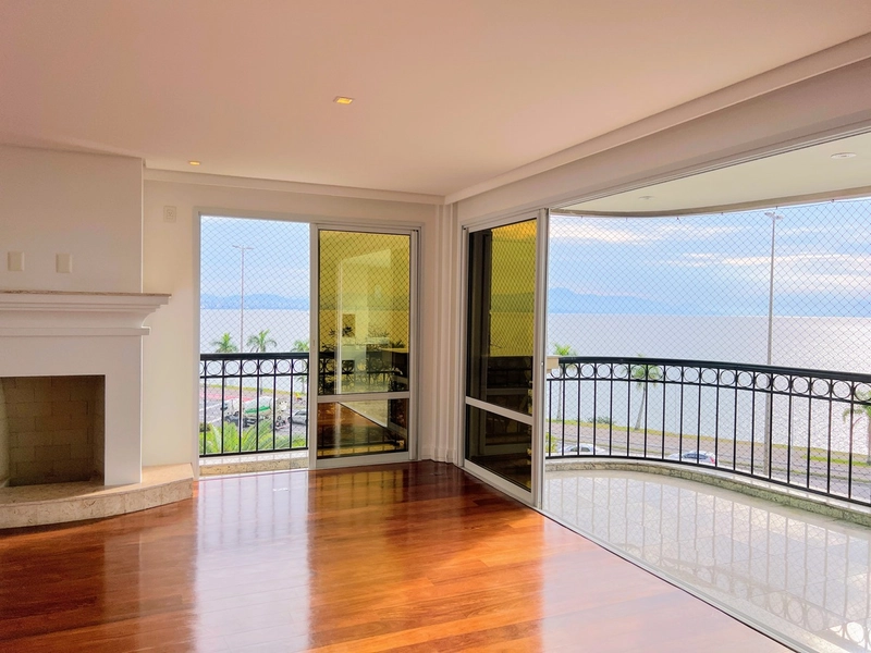 Apartamento de Alto Padrão com Vista para a Beira-Mar Norte - 4 Suítes: 1ª foto da galeria de imagens do imóvel