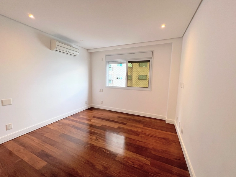 Apartamento de Alto Padrão com Vista para a Beira-Mar Norte - 4 Suítes: 24ª foto da galeria de imagens do imóvel