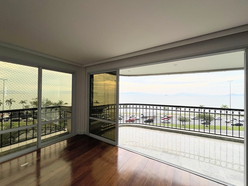 Apartamento de Alto Padrão com Vista para a Beira-Mar Norte - 4 Suítes: 6ª foto da galeria de imagens do imóvel