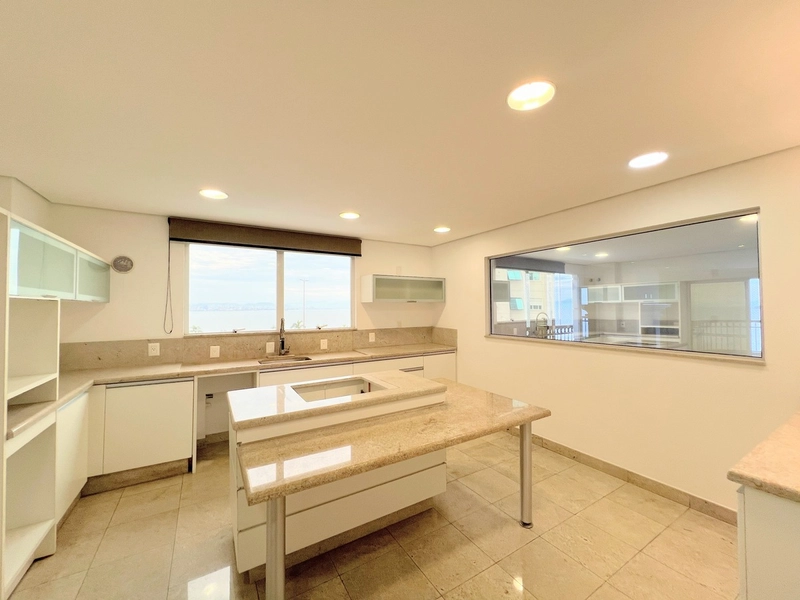 Apartamento de Alto Padrão com Vista para a Beira-Mar Norte - 4 Suítes: 12ª foto da galeria de imagens do imóvel