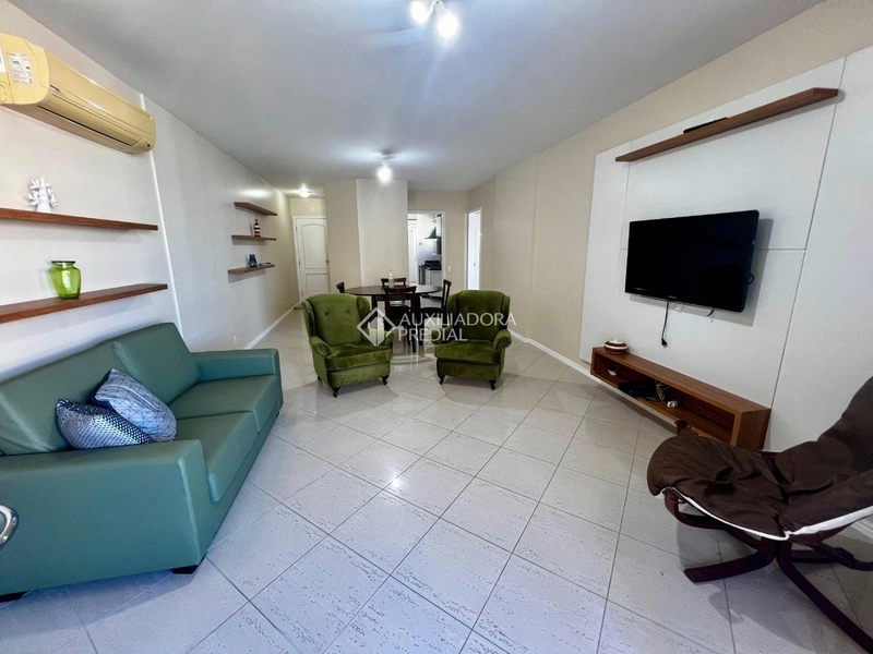 Apartamento à venda em Agronômica com 133 m², 3 quartos, 1 suíte, 1 va