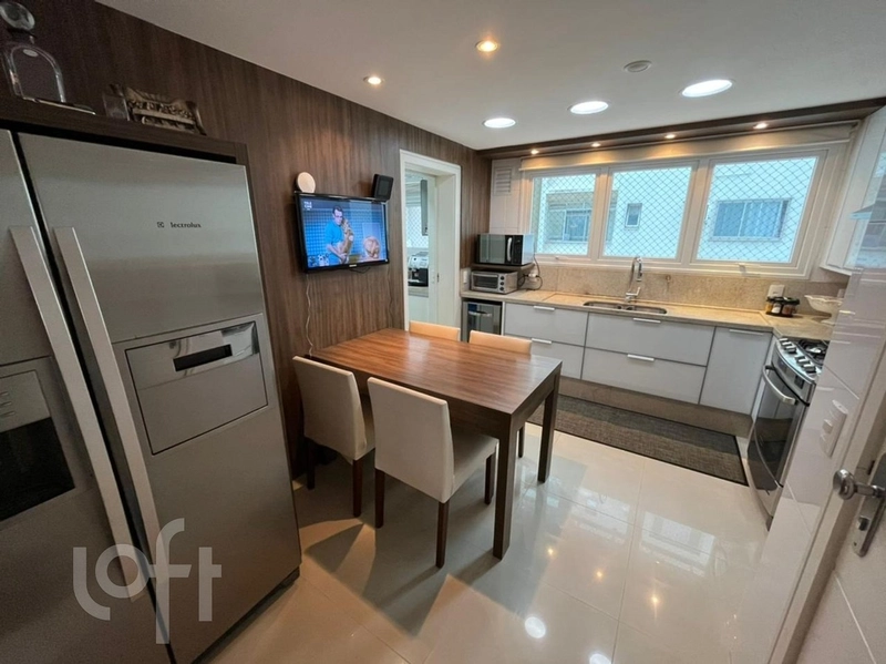 Apartamento à venda em Agronômica com 221 m², 3 suítes, 3 vagas: 10ª foto da galeria de imagens do imóvel