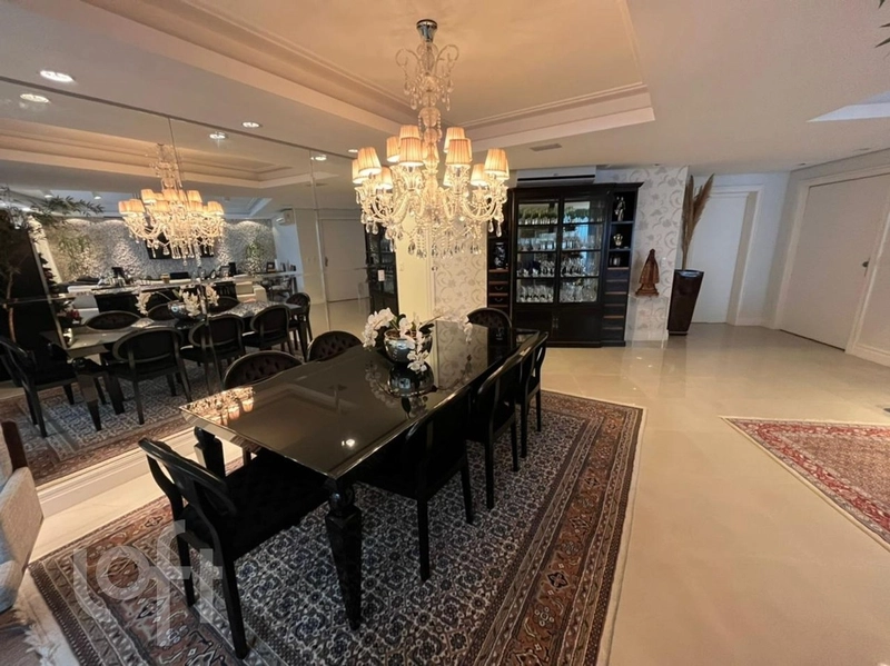 Apartamento à venda em Agronômica com 221 m², 3 suítes, 3 vagas: 3ª foto da galeria de imagens do imóvel