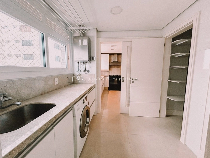 Apartamento à venda em Agronômica com 221 m², 3 suítes, 3 vagas: 11ª foto da galeria de imagens do imóvel