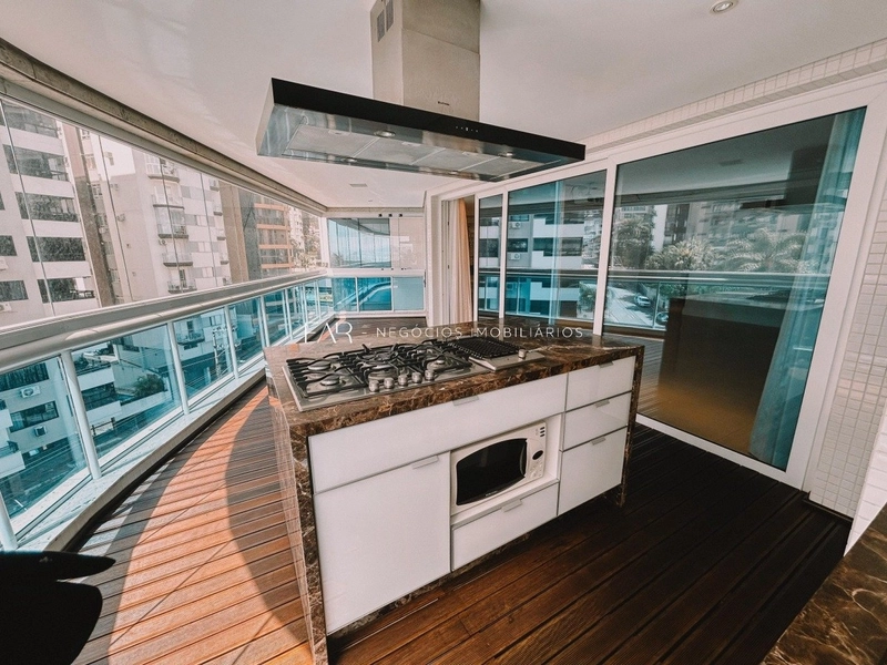 Apartamento à venda em Agronômica com 221 m², 3 suítes, 3 vagas: 5ª foto da galeria de imagens do imóvel