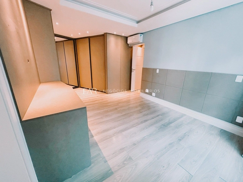 Apartamento à venda em Agronômica com 221 m², 3 suítes, 3 vagas: 15ª foto da galeria de imagens do imóvel