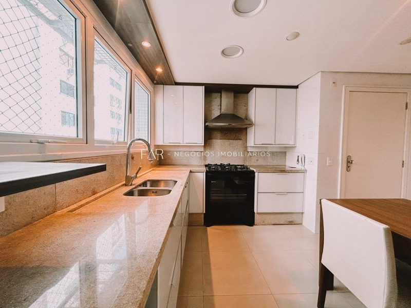 Apartamento à venda em Agronômica com 221 m², 3 suítes, 3 vagas: 7ª foto da galeria de imagens do imóvel