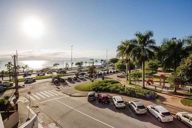 Apartamento à venda em Agronômica com 221 m², 3 suítes, 3 vagas: 2ª foto da galeria de imagens do imóvel