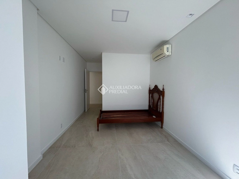 Apartamento 2 suítes recém reformado em Coqueiros: 15ª foto da galeria de imagens do imóvel