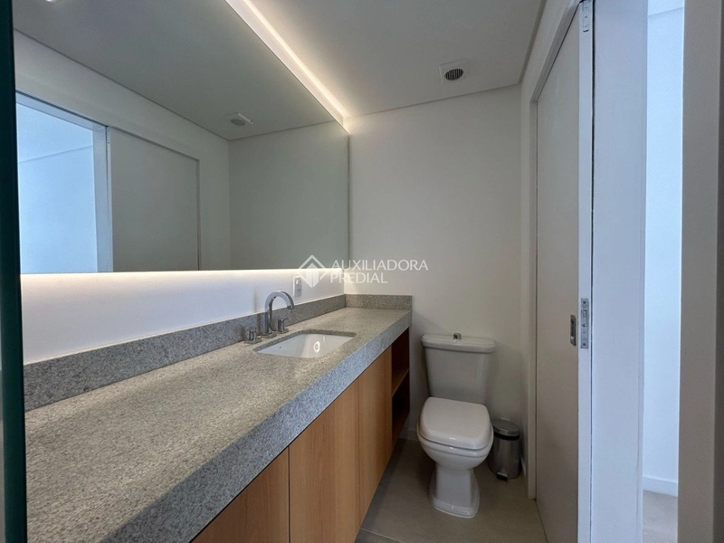 Apartamento 2 suítes recém reformado em Coqueiros: 13ª foto da galeria de imagens do imóvel