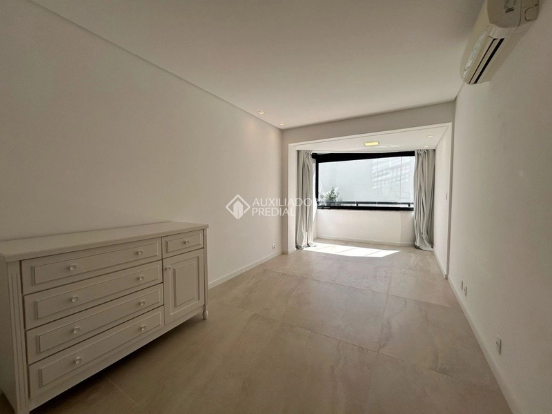 Apartamento 2 suítes recém reformado em Coqueiros: 11ª foto da galeria de imagens do imóvel
