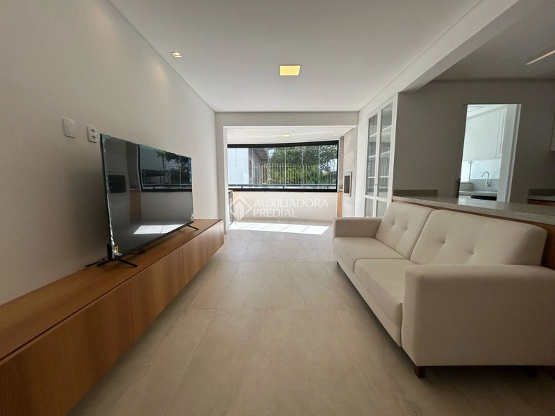 Apartamento 2 suítes recém reformado em Coqueiros: 3ª foto da galeria de imagens do imóvel