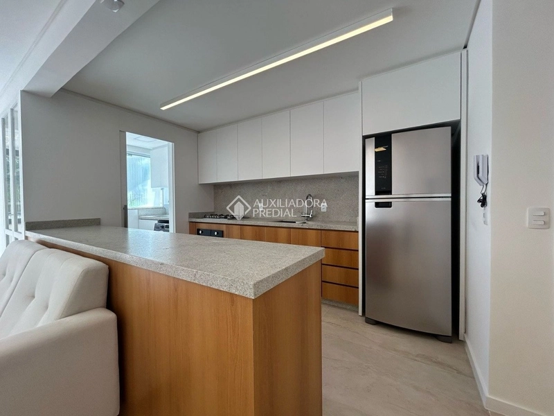 Apartamento 2 suítes recém reformado em Coqueiros: 5ª foto da galeria de imagens do imóvel