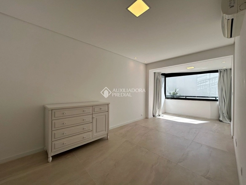 Apartamento 2 suítes recém reformado em Coqueiros: 12ª foto da galeria de imagens do imóvel